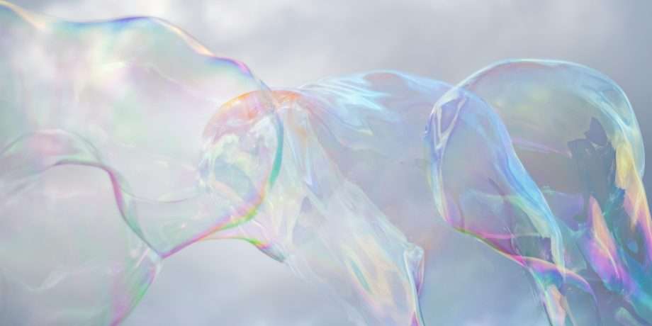 Seifenblasen vor Himmel